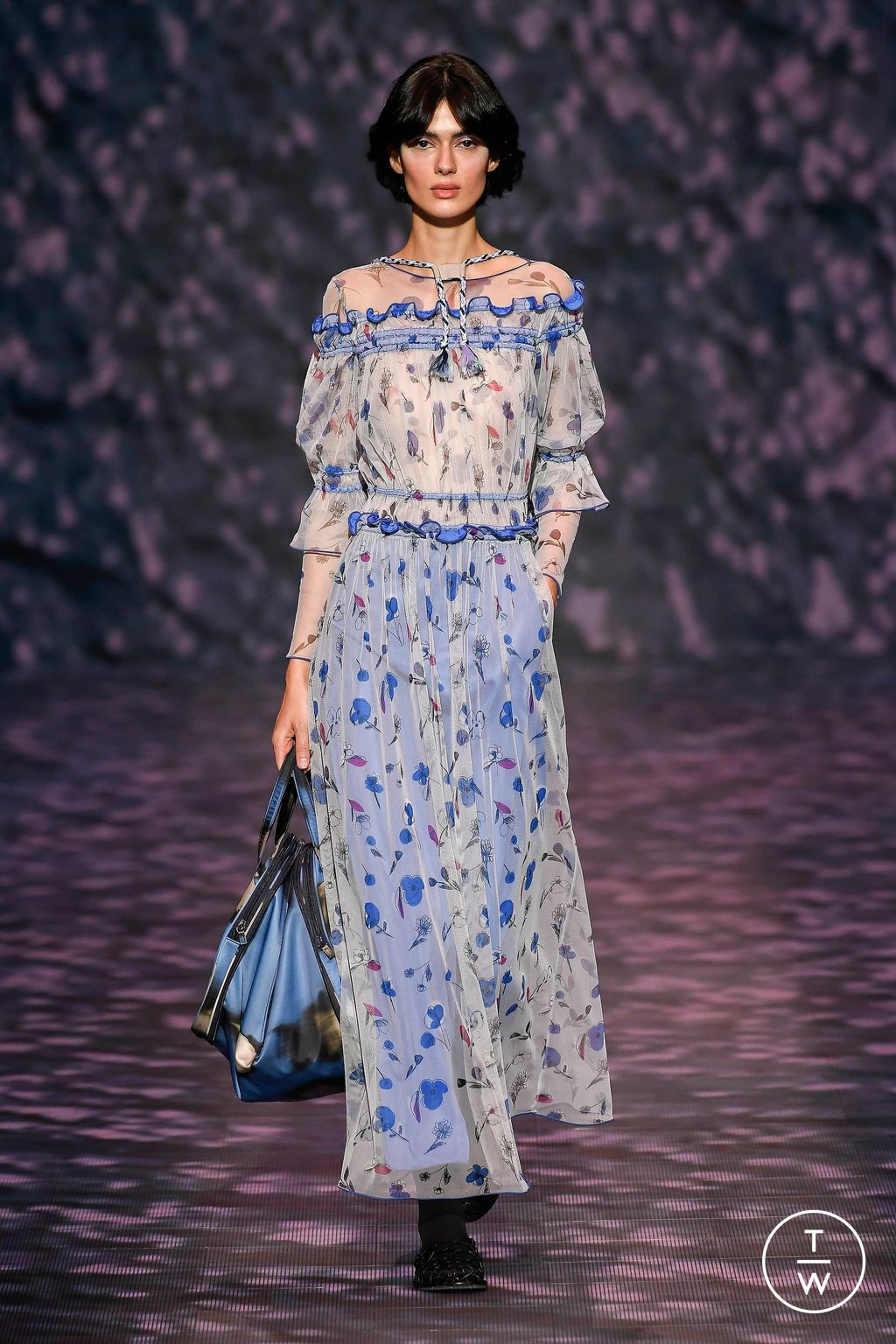 Fashion Week Milan Spring/Summer 2023 look 29 from the Emporio Armani collection 女装