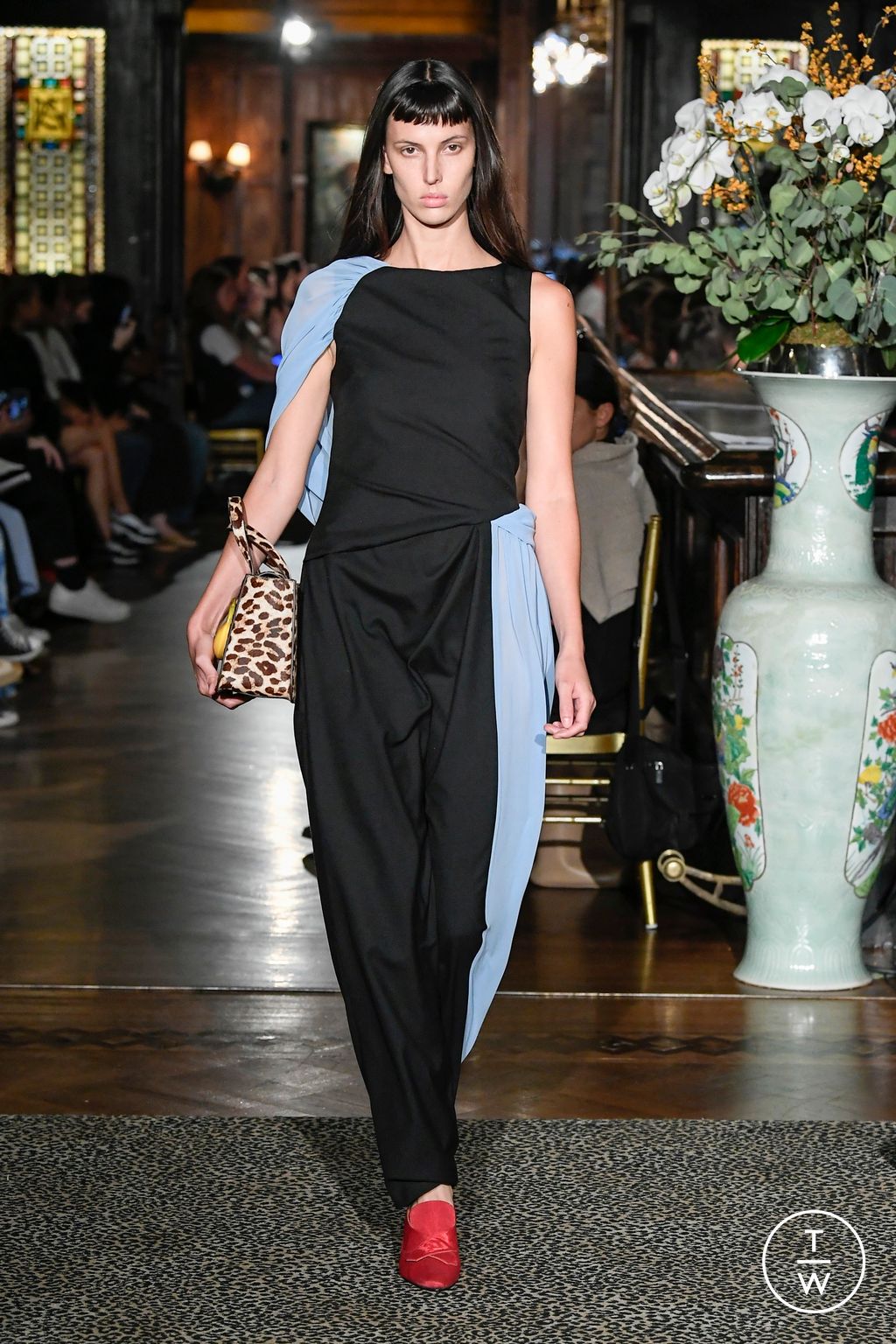 Fashion Week New York Spring/Summer 2023 look 22 from the Puppets and Puppets collection 女装