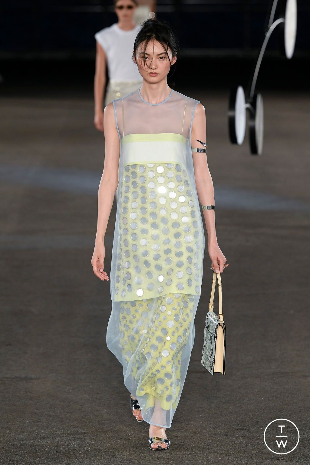 Fashion Week New York Spring/Summer 2023 look 29 from the Tory Burch collection womenswear
