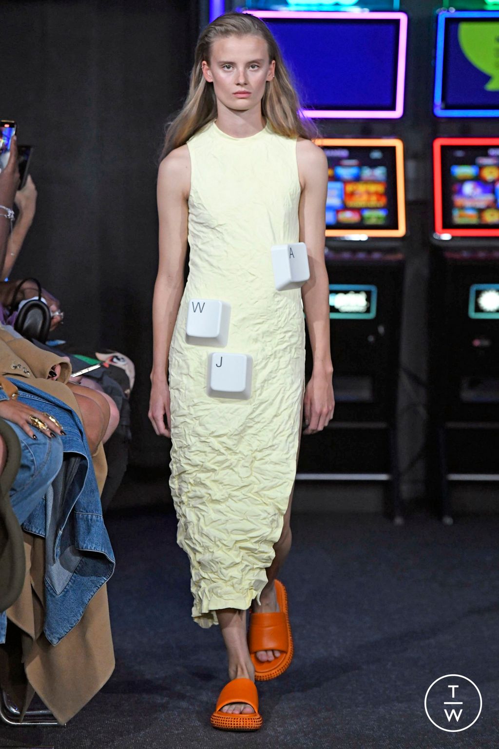 Fashion Week London Spring/Summer 2023 look 7 from the JW Anderson collection womenswear
