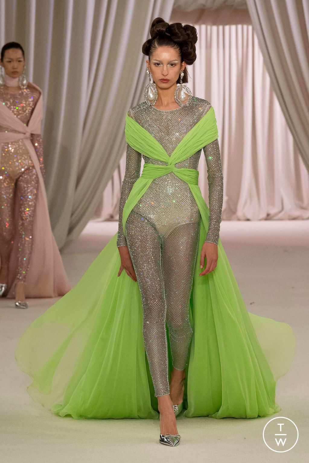 Fashion Week Paris Spring/Summer 2023 look 26 from the Giambattista Valli collection couture
