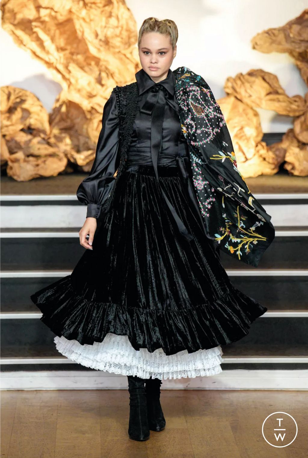 Fashion Week Paris Fall/Winter 2025 look 9 from the Franck Sorbier collection couture