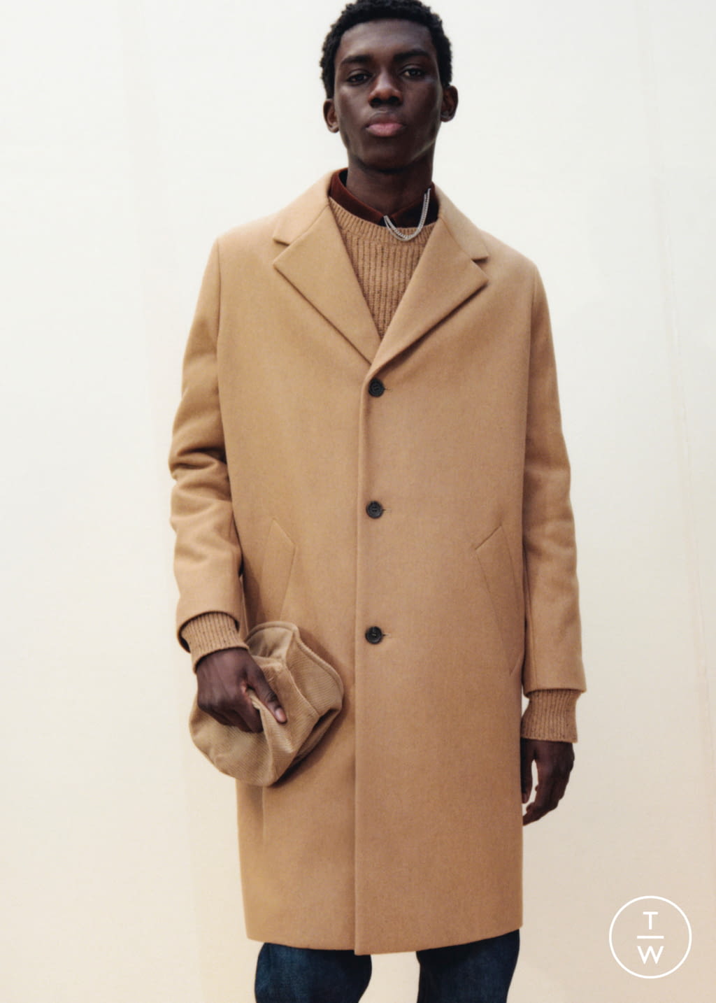 Fashion Week Paris Fall/Winter 2021 look 1 from the Apc collection 男装