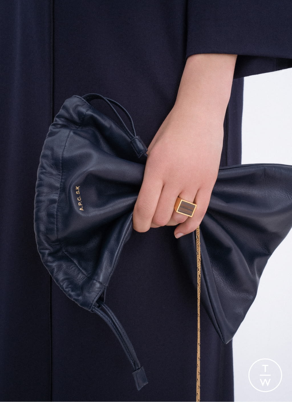 Fashion Week Paris Fall/Winter 2019 look 6 de la collection A.P.C. SUZANNE KOLLER INTERACTION #2 womenswear