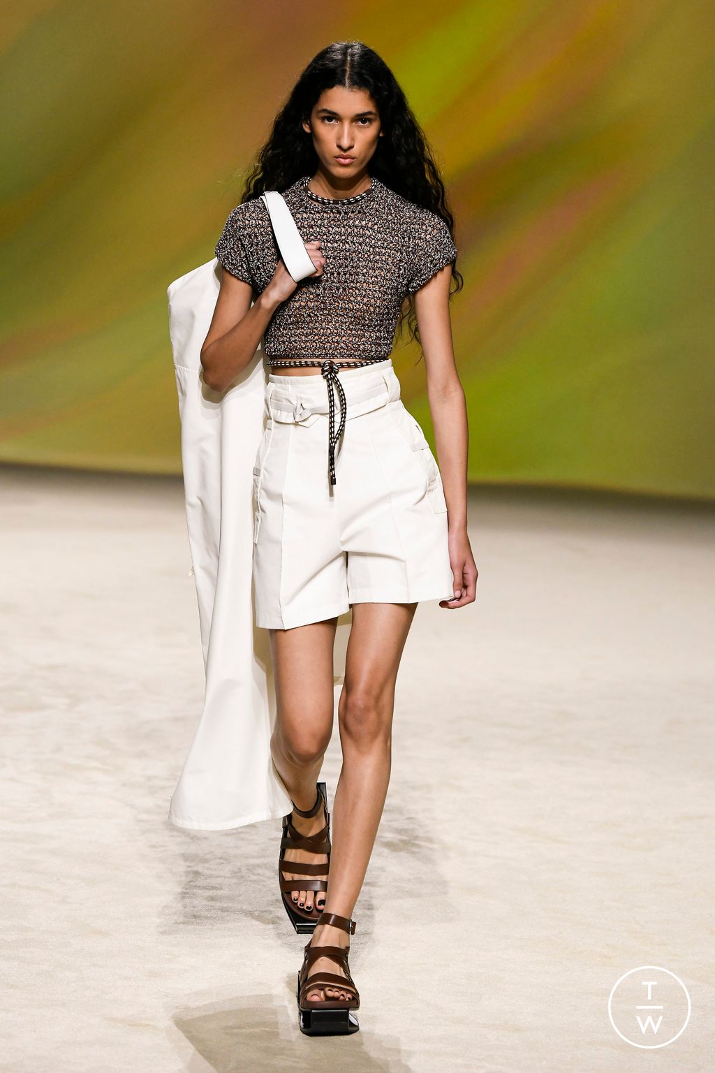 Fashion Week Paris Spring/Summer 2023 look 18 from the Hermès collection 女装