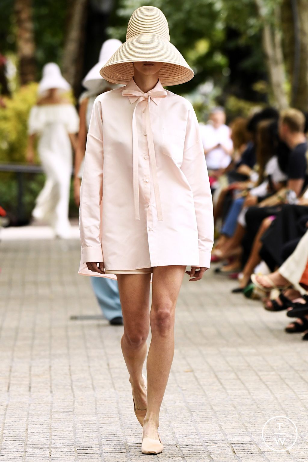 Fashion Week New York Spring/Summer 2023 look 22 from the Adam Lippes collection 女装