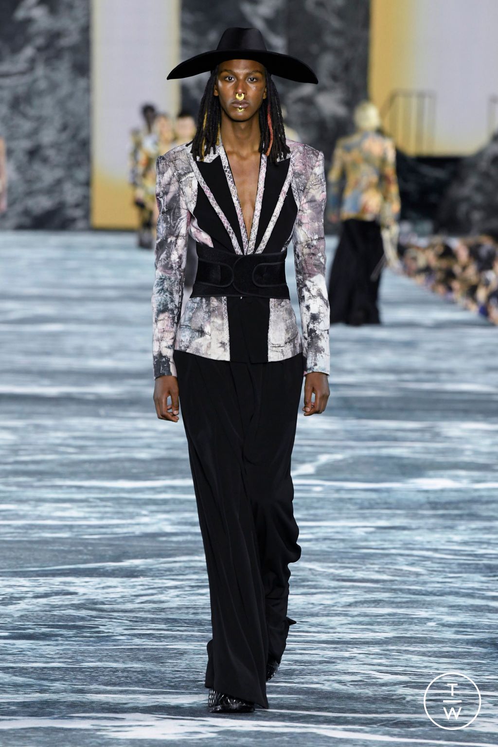 Fashion Week Paris Spring/Summer 2023 look 20 from the Balmain collection 女装