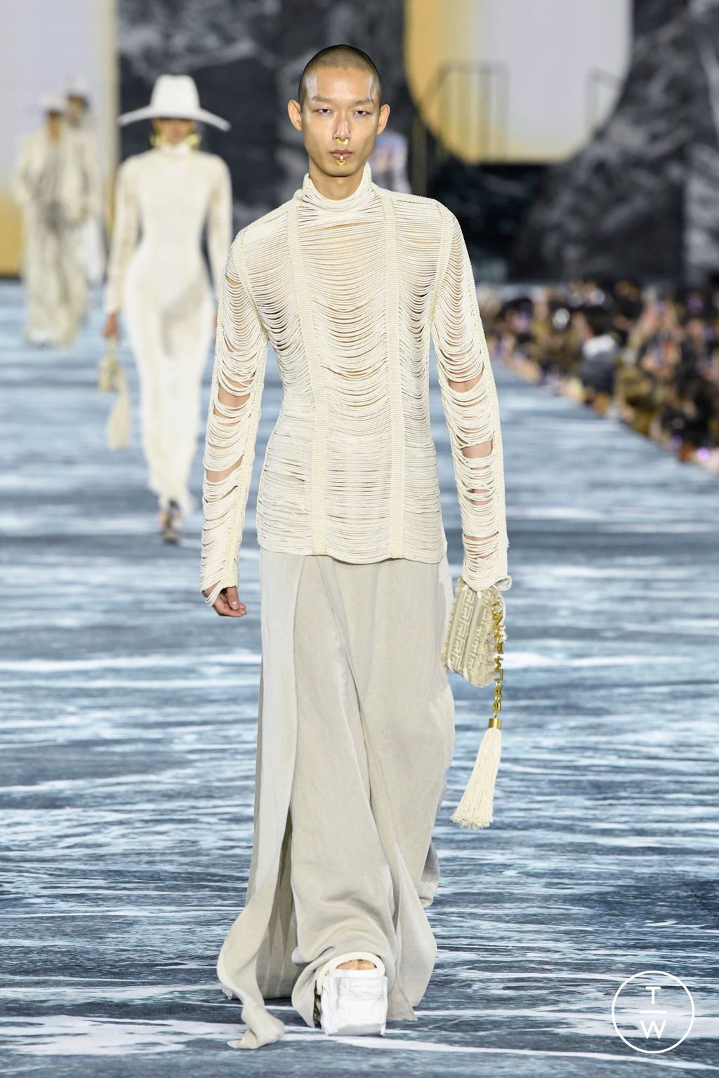 Fashion Week Paris Spring/Summer 2023 look 30 from the Balmain collection 女装