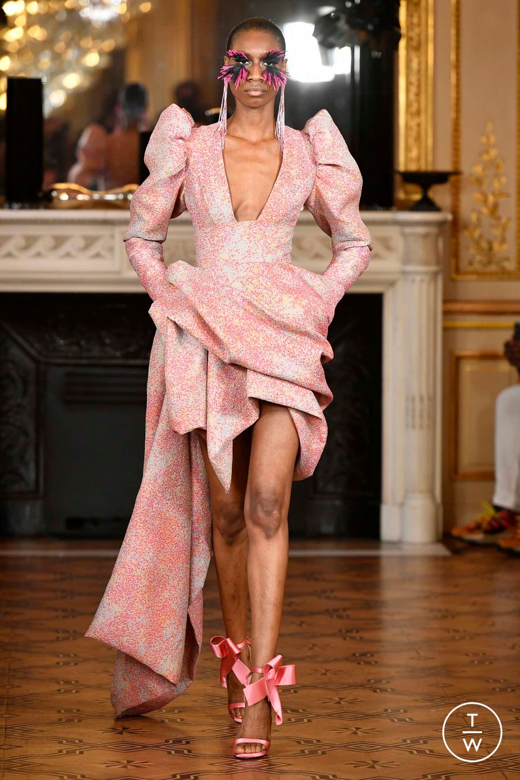 Fashion Week Paris Spring/Summer 2023 look 10 de la collection Imane Ayissi couture