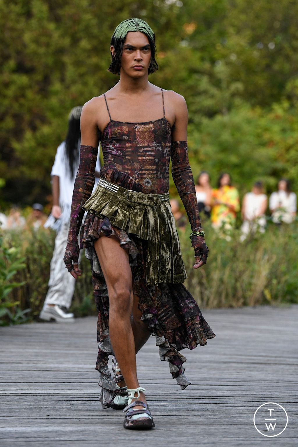 Fashion Week New York Spring/Summer 2023 look 30 de la collection Collina Strada womenswear