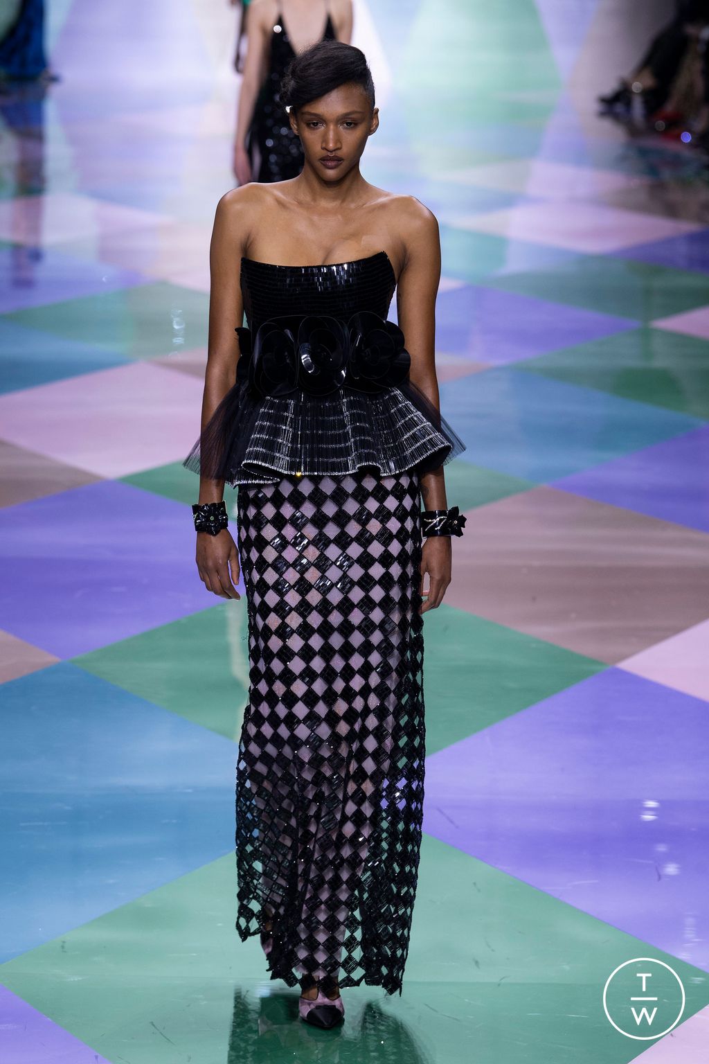 Fashion Week Paris Spring/Summer 2023 look 34 from the Giorgio Armani Privé collection 高级定制