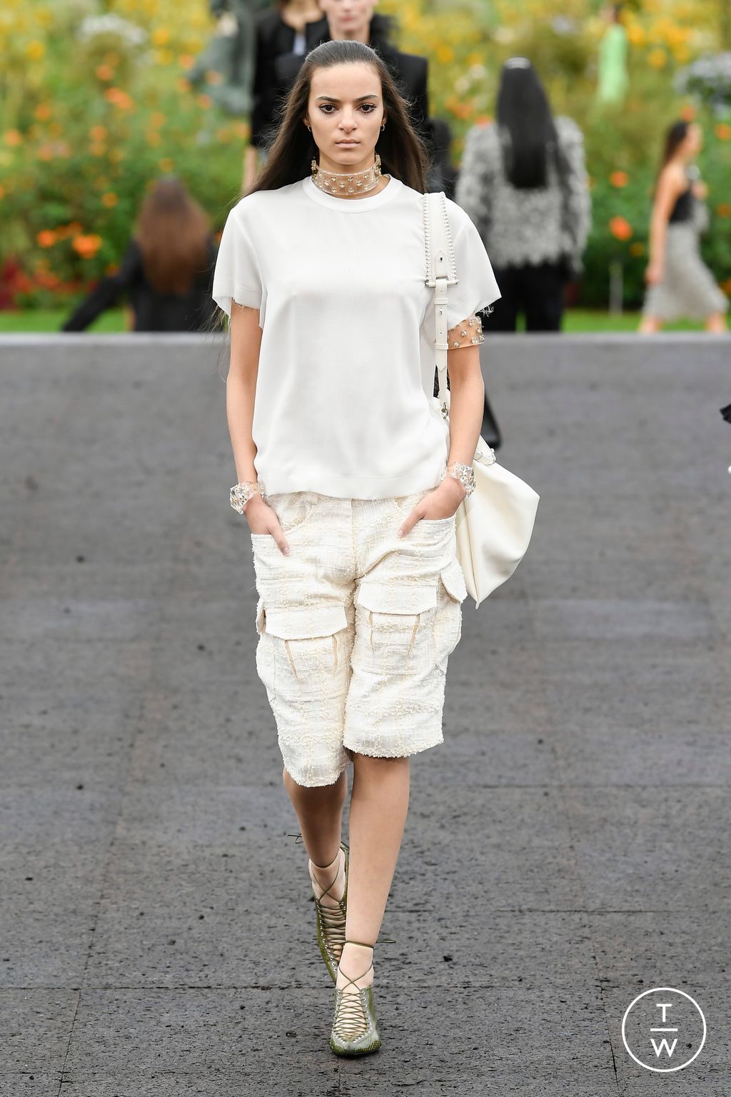 Fashion Week Paris Spring/Summer 2023 look 24 from the Givenchy collection 女装