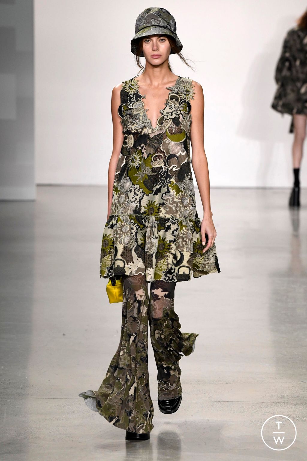 Fashion Week New York Spring/Summer 2023 look 29 from the Vivienne Tam collection womenswear