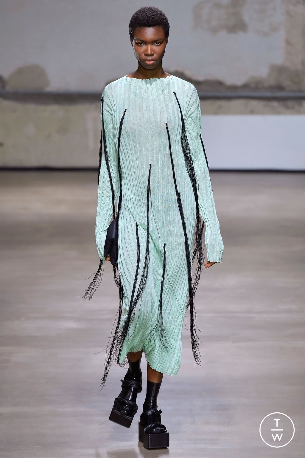 Fashion Week Paris Spring/Summer 2023 look 18 from the Christian Wijnants collection 女装