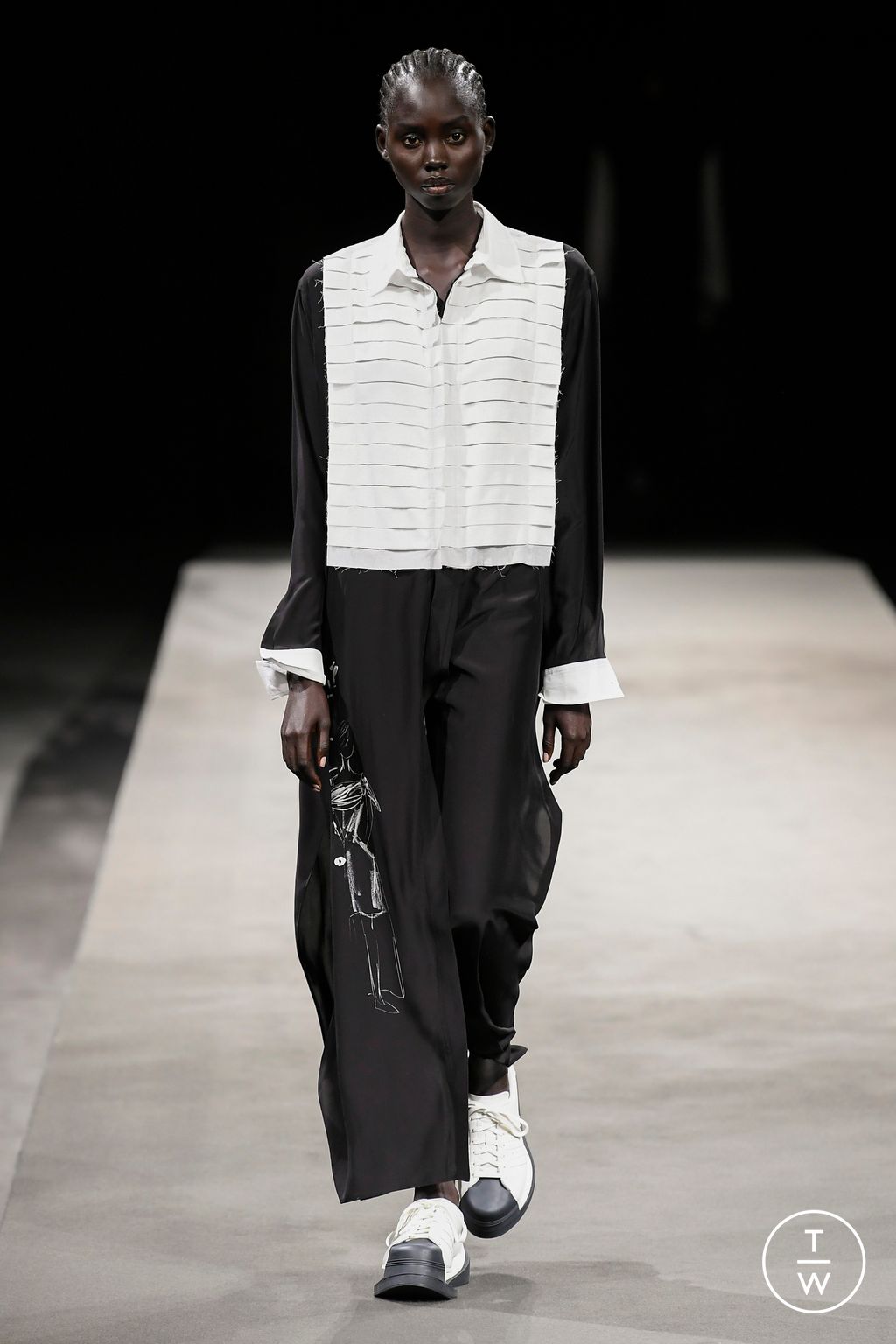 Fashion Week Paris Spring/Summer 2023 look 19 from the Yohji Yamamoto collection womenswear