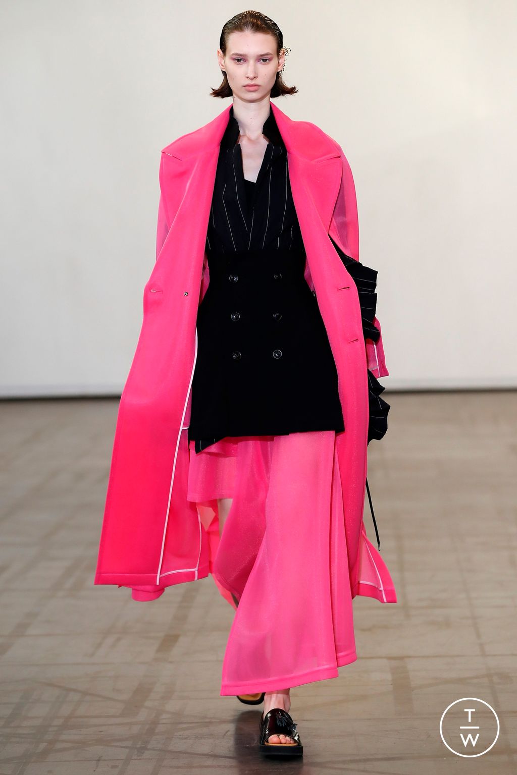 Fashion Week Paris Spring/Summer 2023 look 35 de la collection Ujoh womenswear