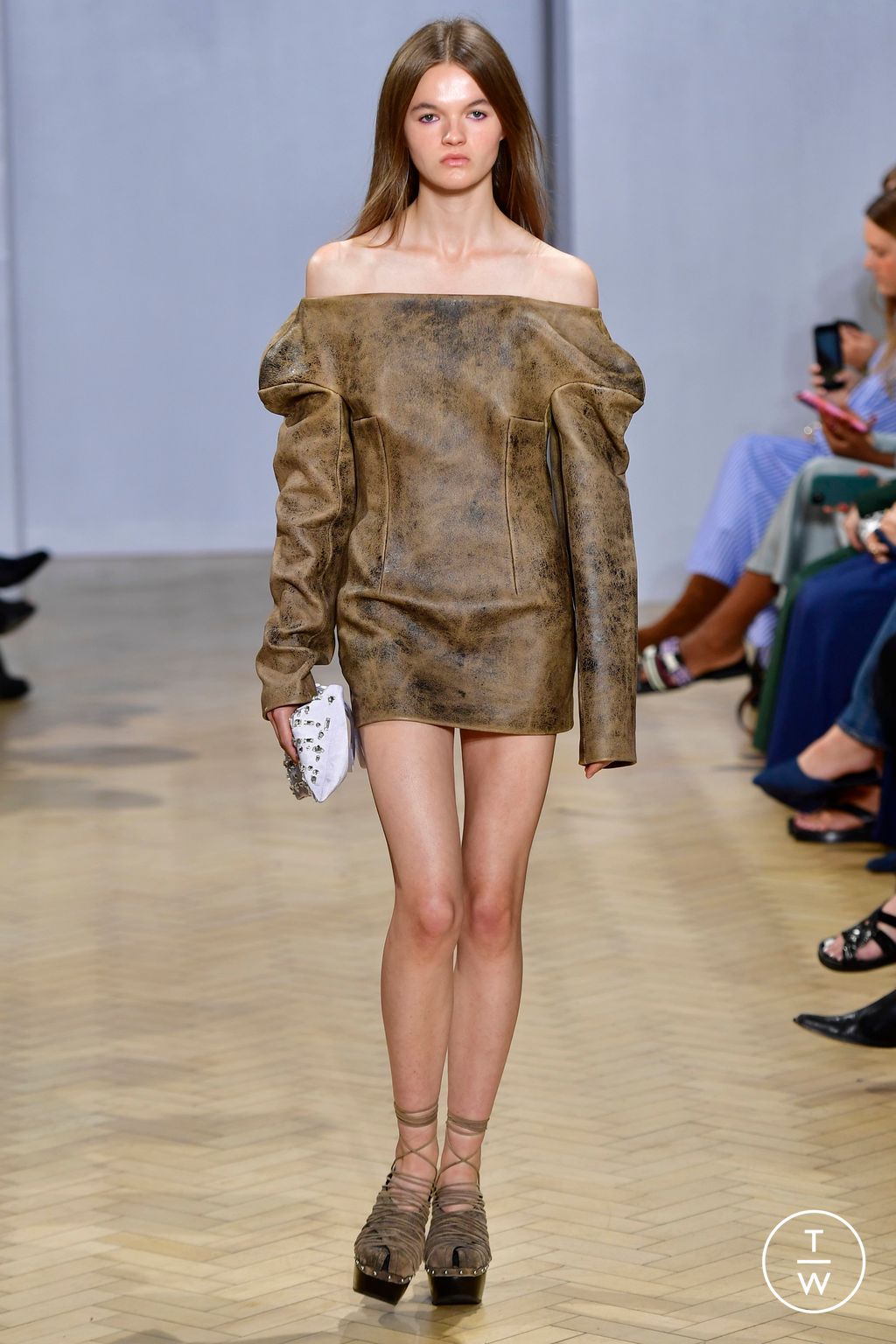 Fashion Week London Spring/Summer 2023 look 33 from the 16Arlington collection 女装