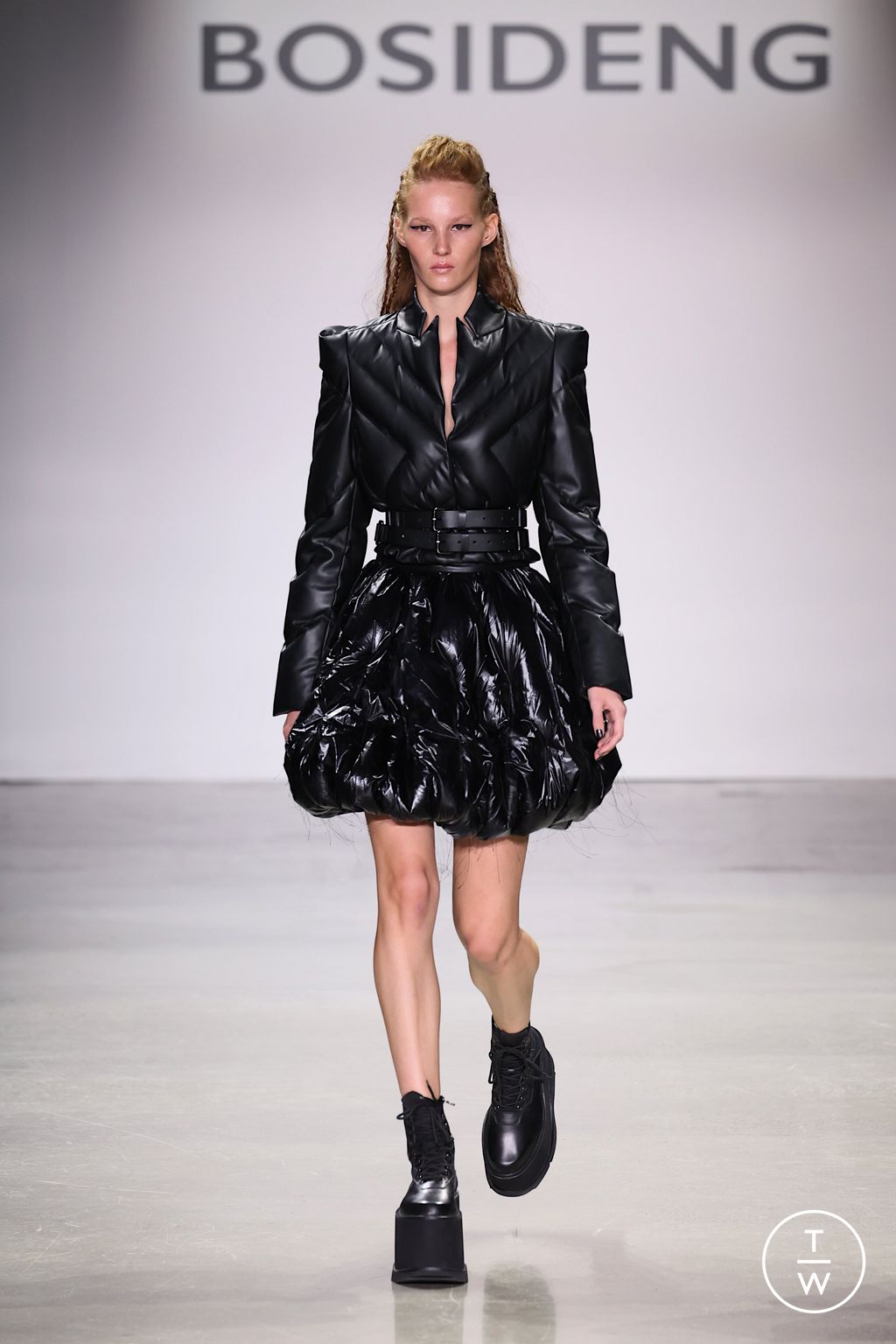 Fashion Week New York Spring/Summer 2023 look 14 de la collection Bosideng womenswear