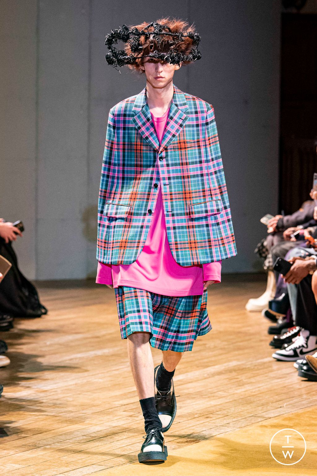 Fashion Week Paris Fall/Winter 2023 look 20 from the Comme des Garçons Homme Plus collection menswear