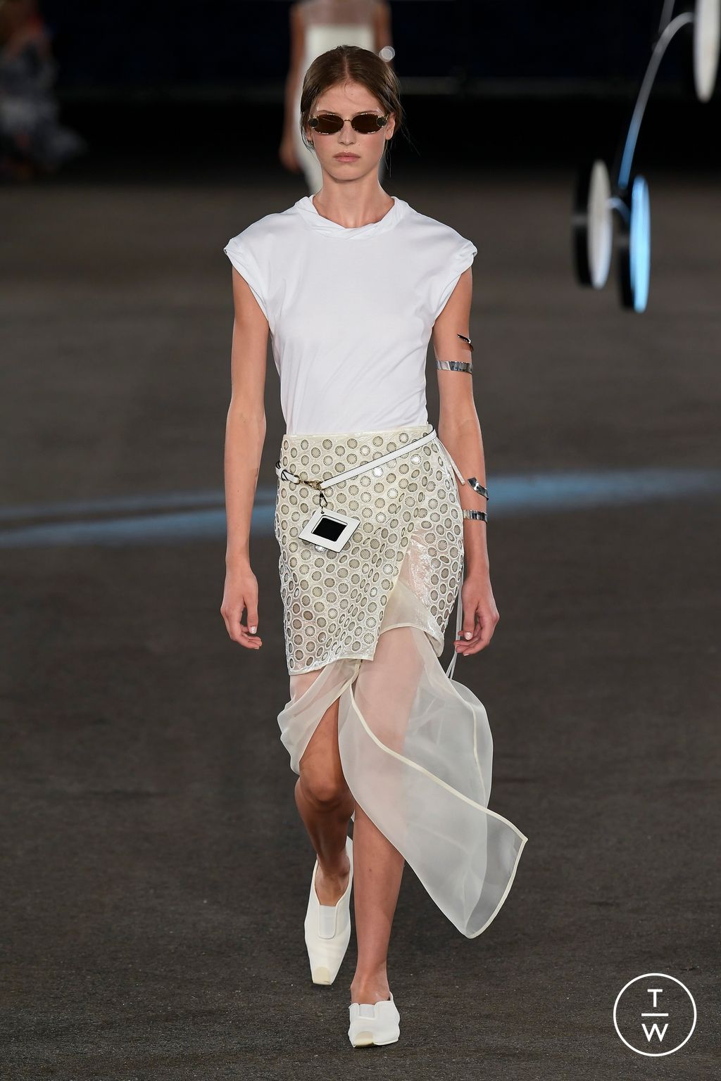 Fashion Week New York Spring/Summer 2023 look 30 from the Tory Burch collection 女装