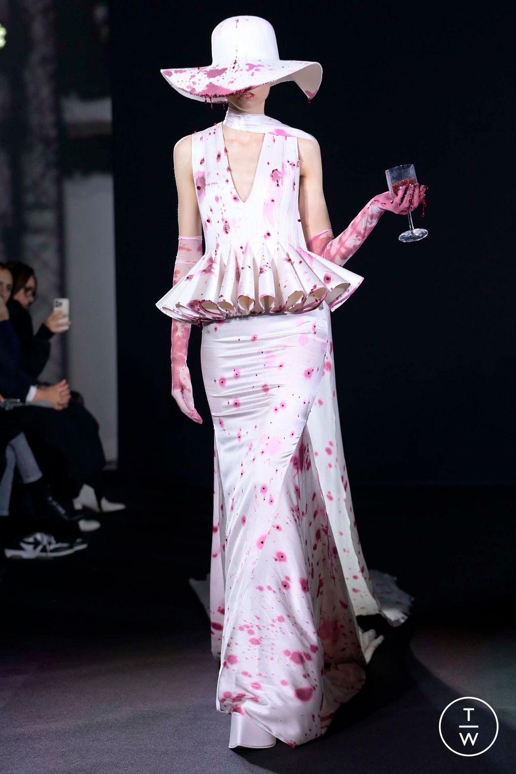 Fashion Week Paris Spring/Summer 2023 look 12 from the Robert Wun collection couture
