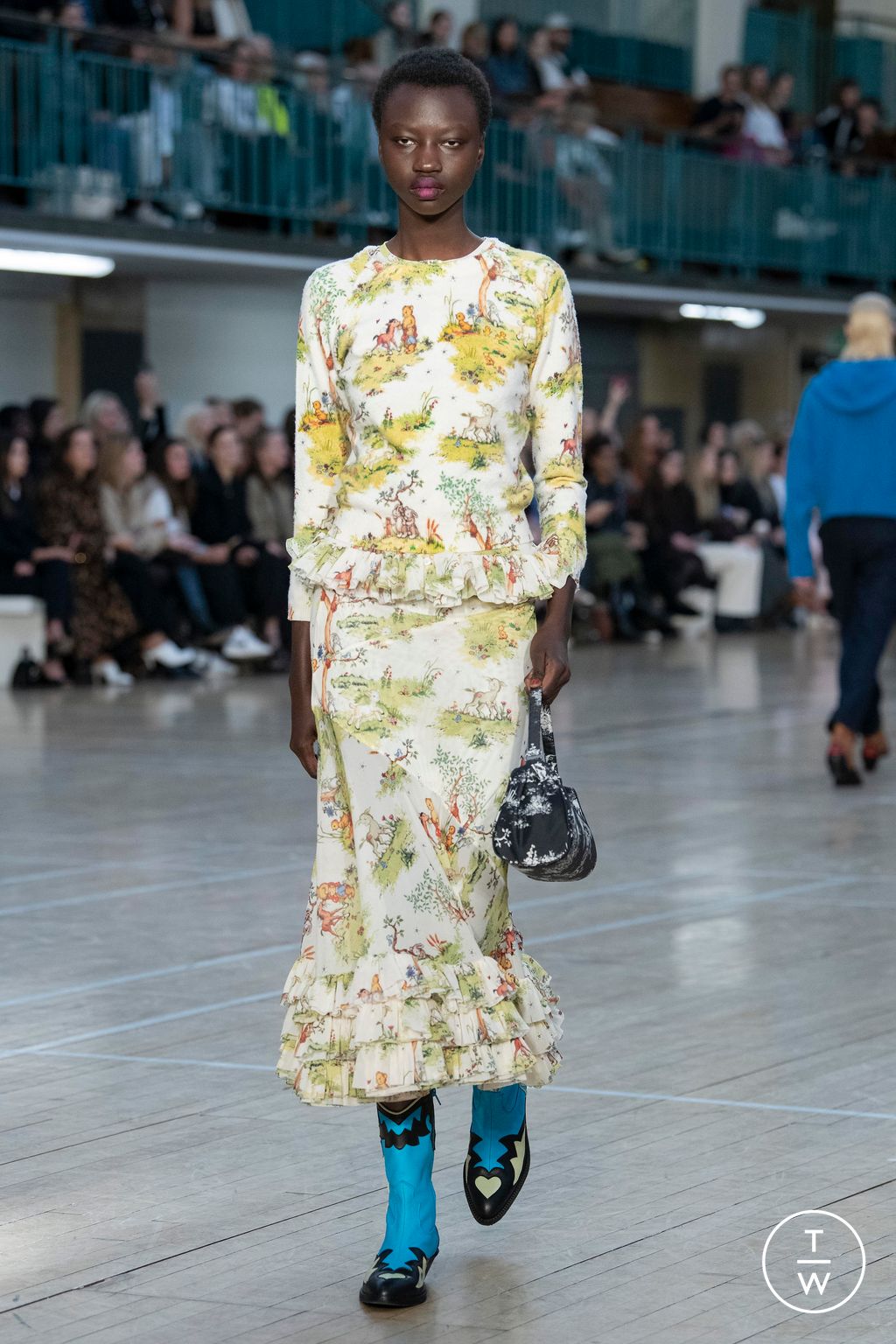 Fashion Week London Spring/Summer 2023 look 24 from the Molly Goddard collection 女装