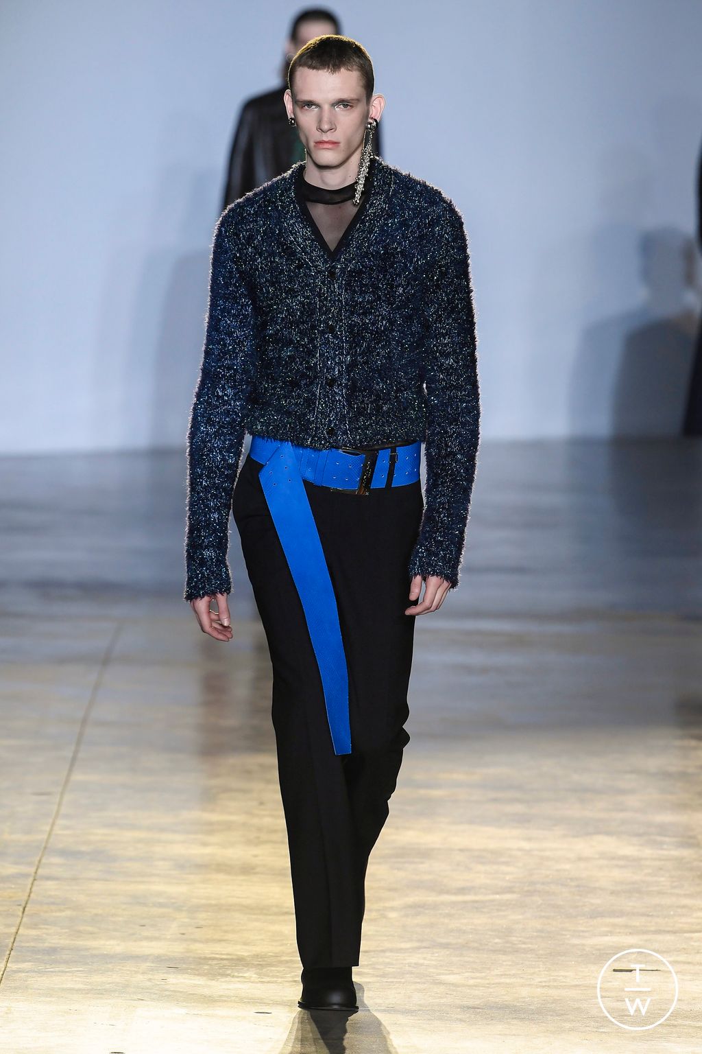 Fashion Week Paris Fall/Winter 2023 look 32 from the Wooyoungmi collection menswear