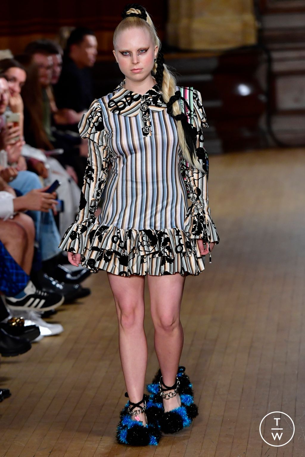 Fashion Week London Spring/Summer 2023 look 32 from the Chopova Lowena collection 女装
