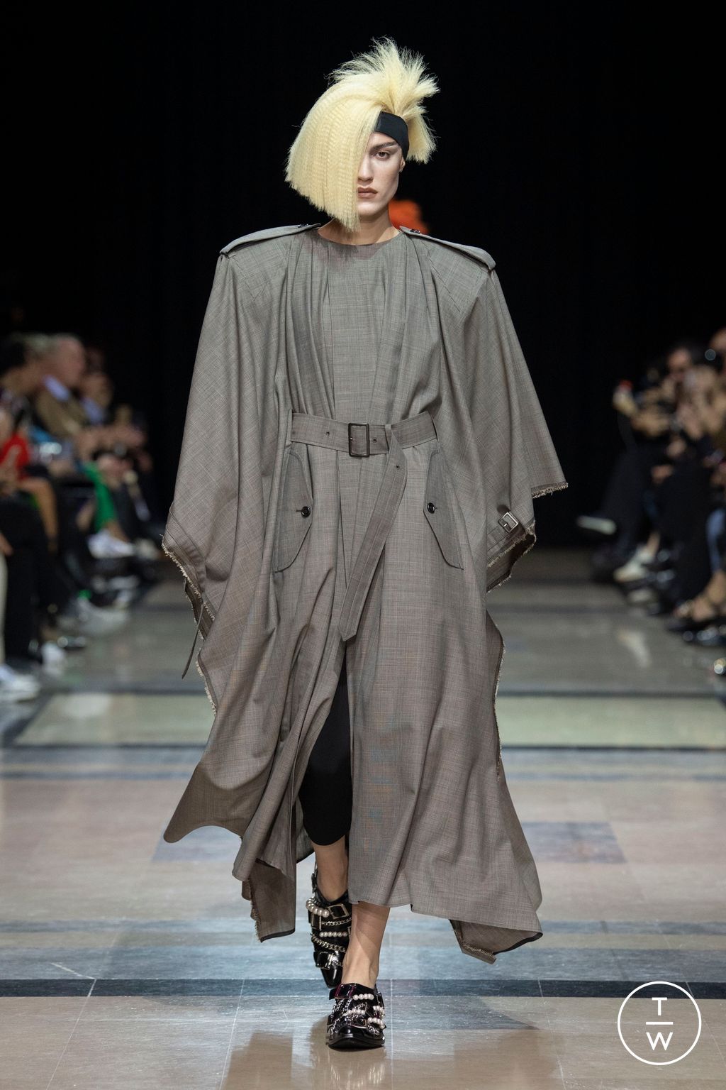 Fashion Week Paris Spring/Summer 2023 look 2 from the Junya Watanabe collection womenswear