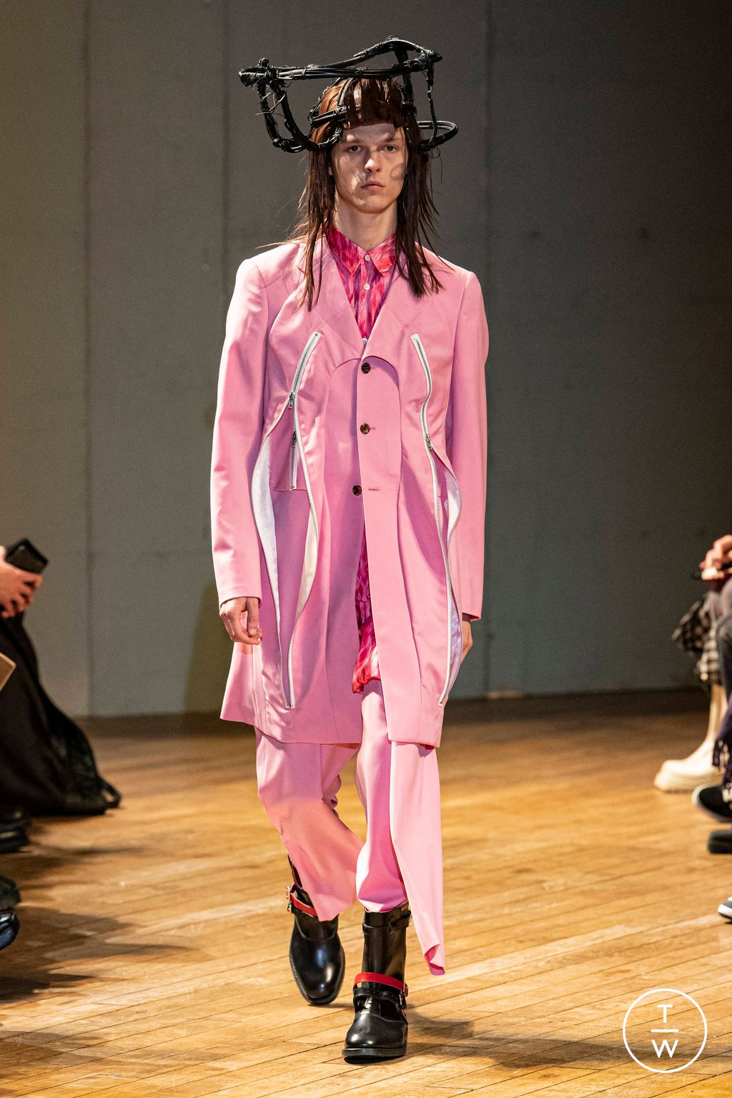 Fashion Week Paris Fall/Winter 2023 look 8 de la collection Comme des Garçons Homme Plus menswear