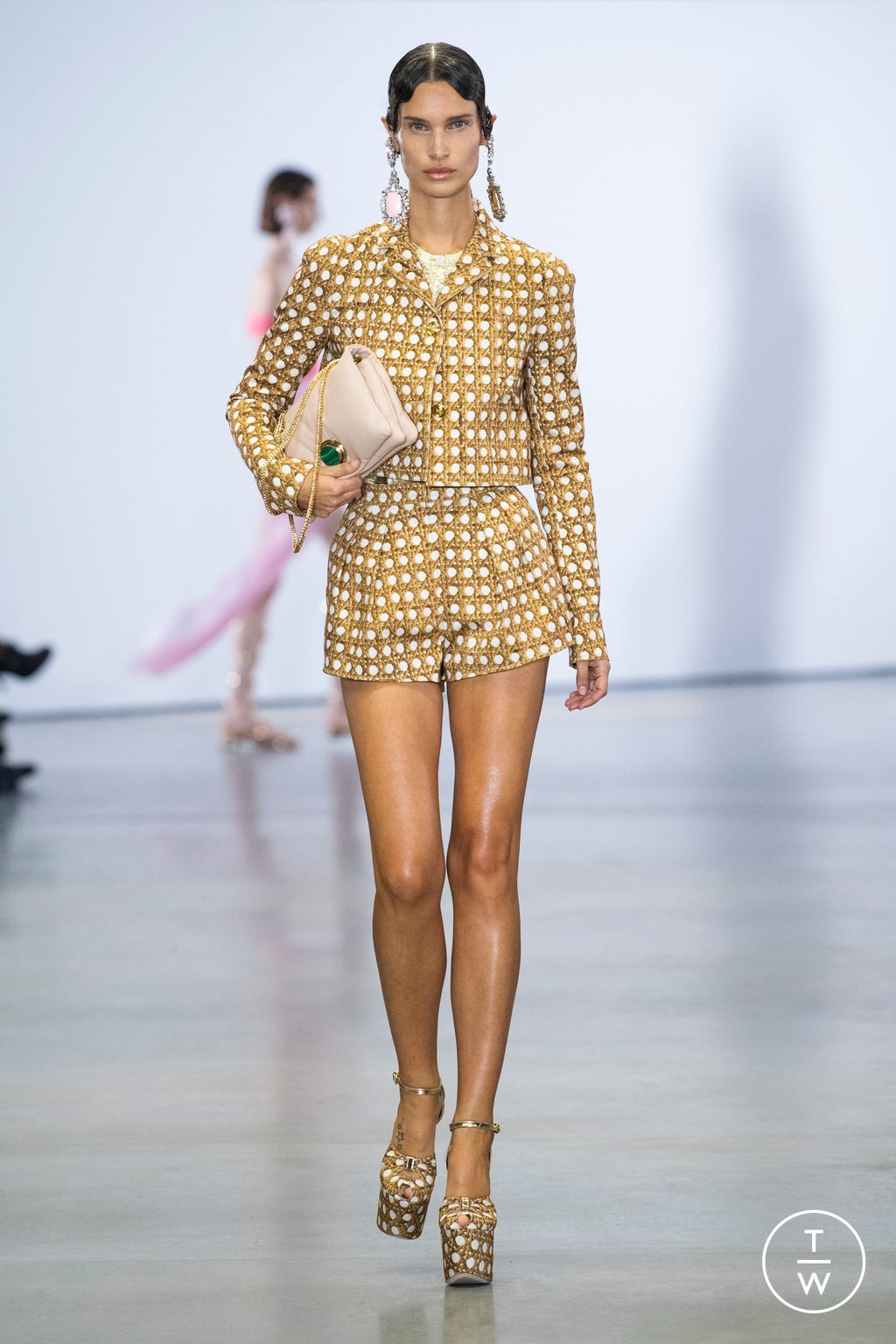 Fashion Week Paris Spring/Summer 2023 look 5 de la collection Giambattista Valli womenswear
