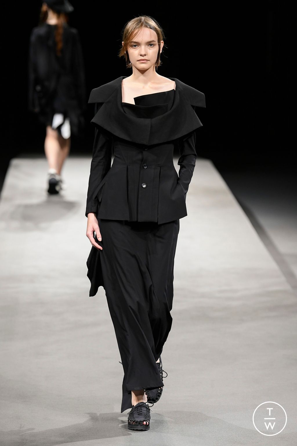 Fashion Week Paris Spring/Summer 2023 look 7 from the Yohji Yamamoto collection womenswear