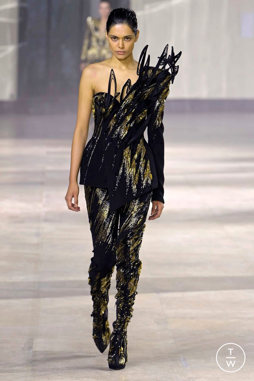 Fashion Week Paris Spring/Summer 2023 look 24 from the Gaurav Gupta collection couture