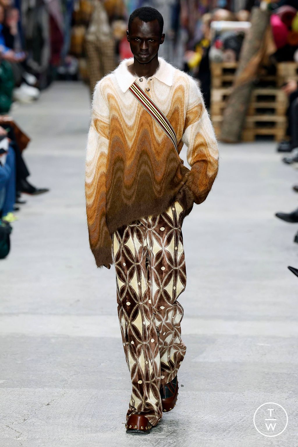 Fashion Week Milan Fall/Winter 2023 look 33 from the Etro collection 男装