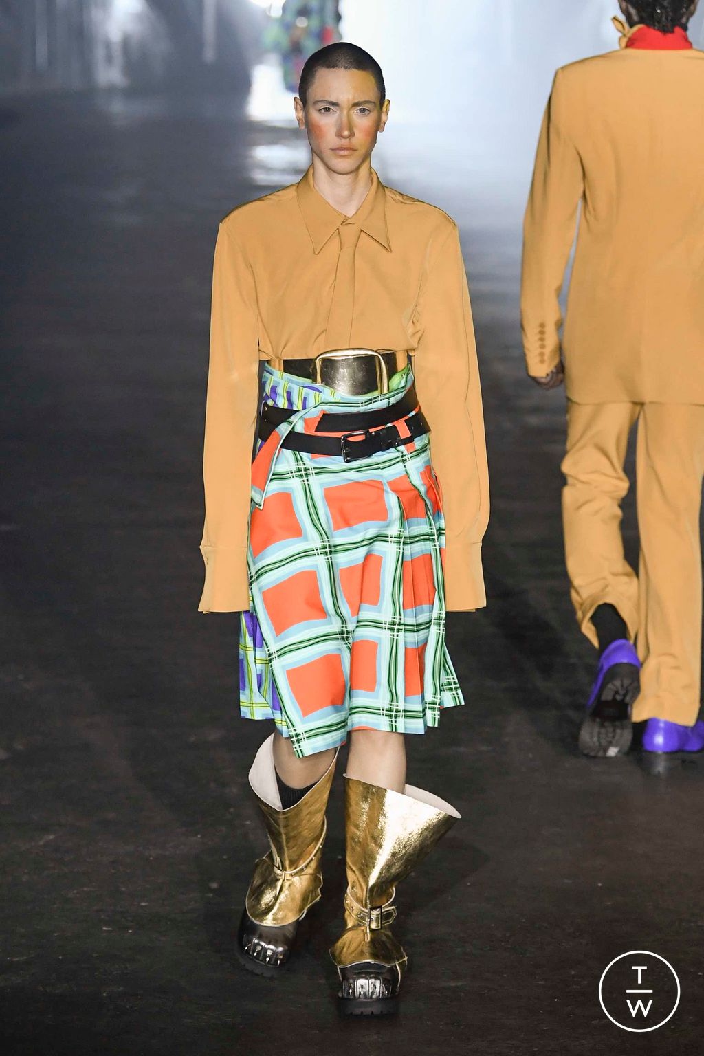 Fashion Week Milan Fall/Winter 2023 look 39 de la collection Charles Jeffrey LOVERBOY menswear
