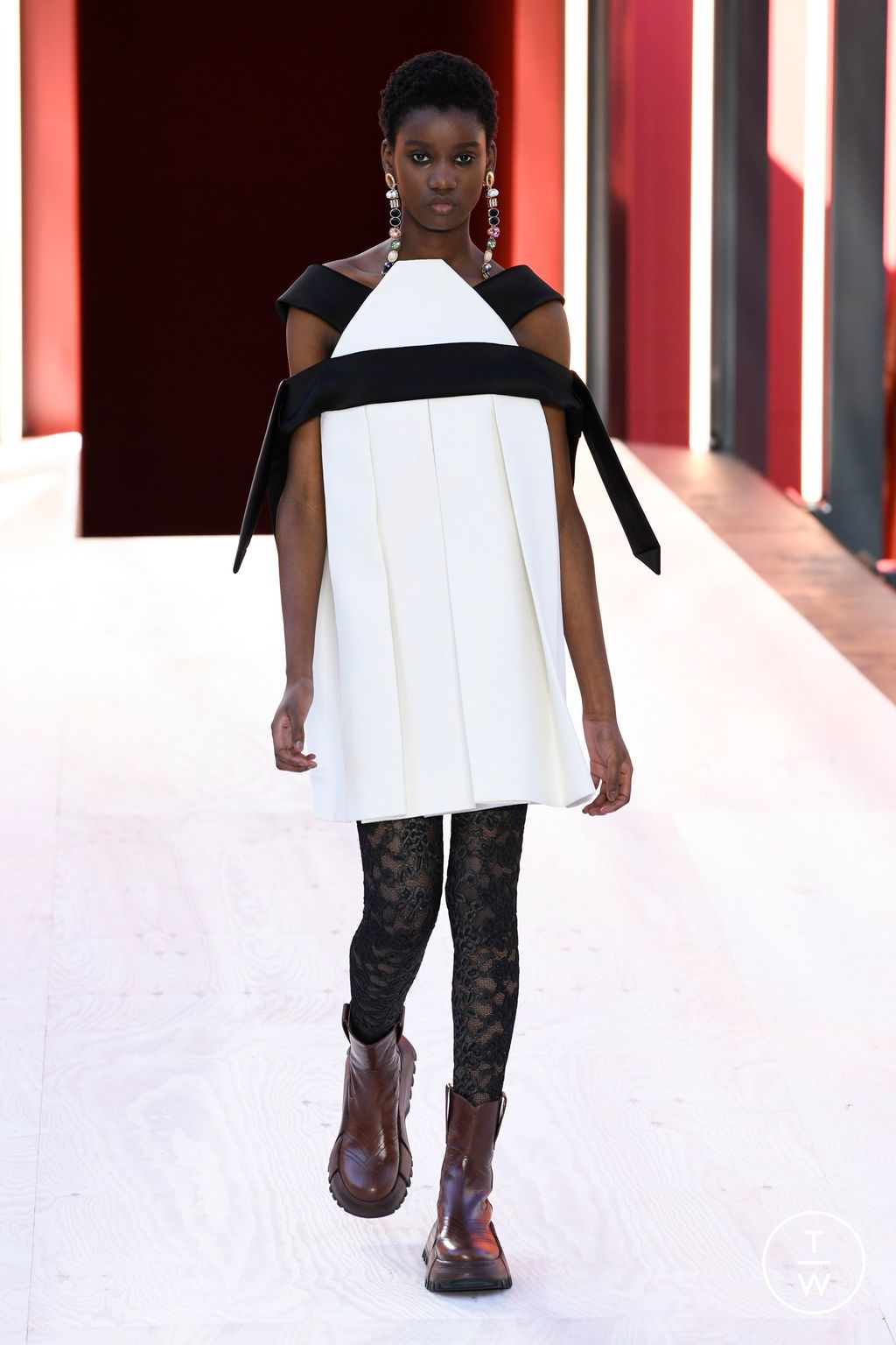 Fashion Week Paris Spring/Summer 2023 look 11 from the Louis Vuitton collection womenswear