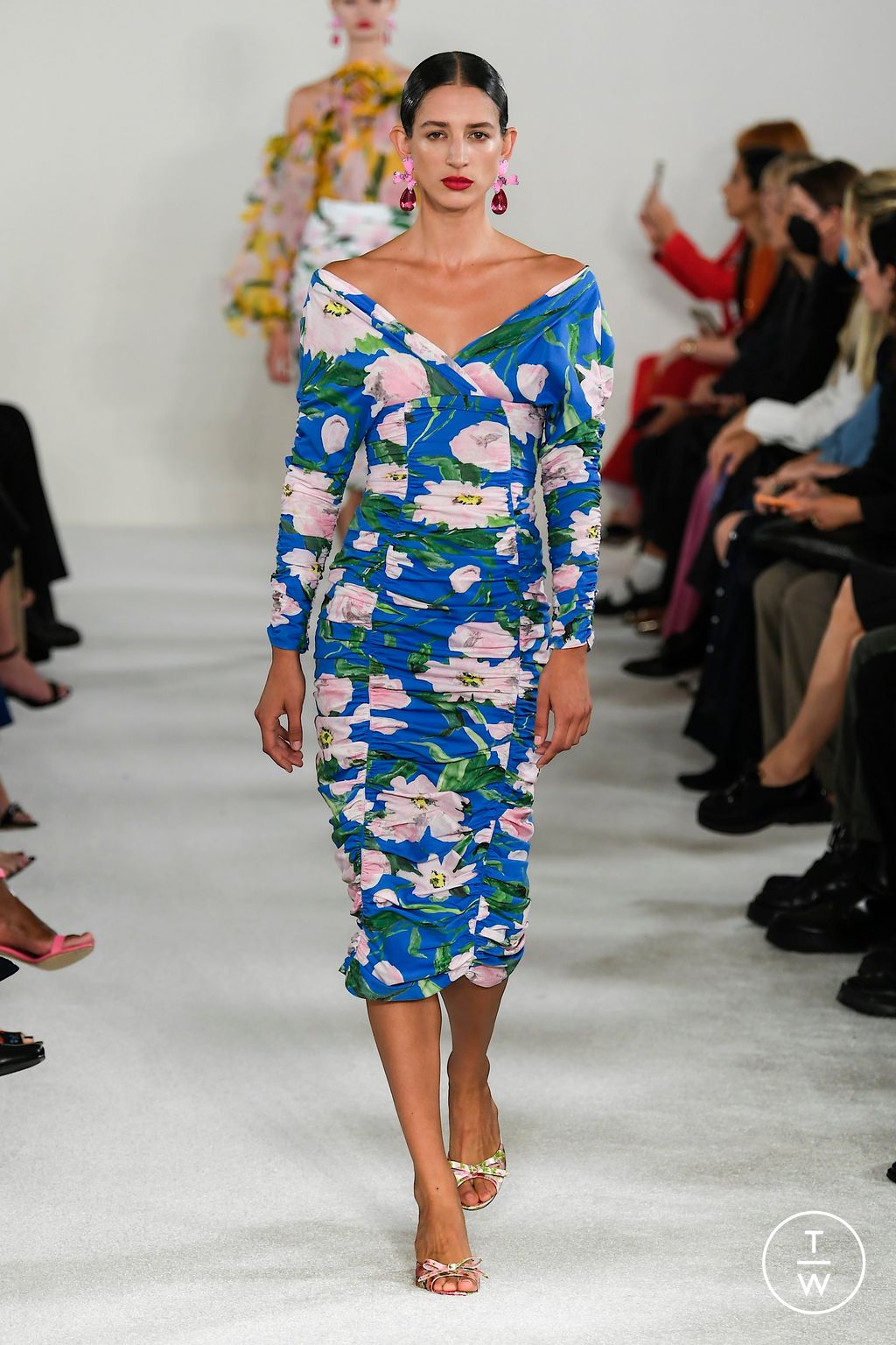 Fashion Week New York Spring/Summer 2023 look 43 from the Carolina Herrera collection 女装