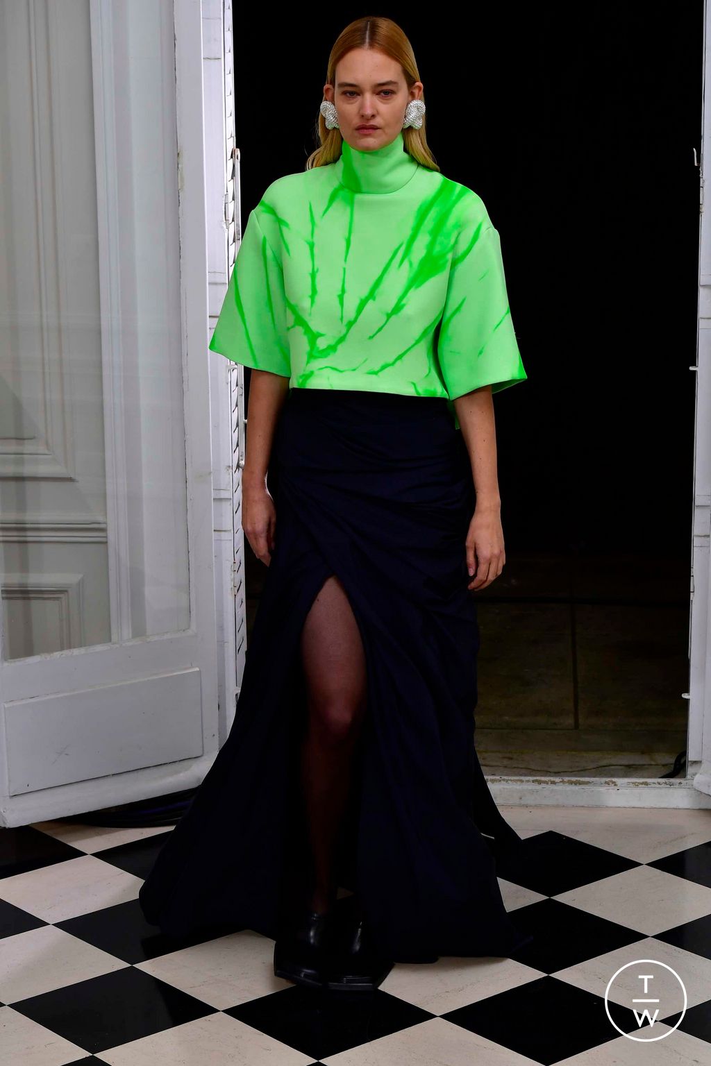 Fashion Week Paris Spring/Summer 2023 look 27 from the Maison Rabih Kayrouz collection couture