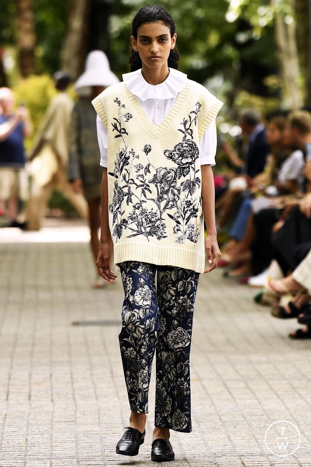 Fashion Week New York Spring/Summer 2023 look 9 from the Adam Lippes collection 女装