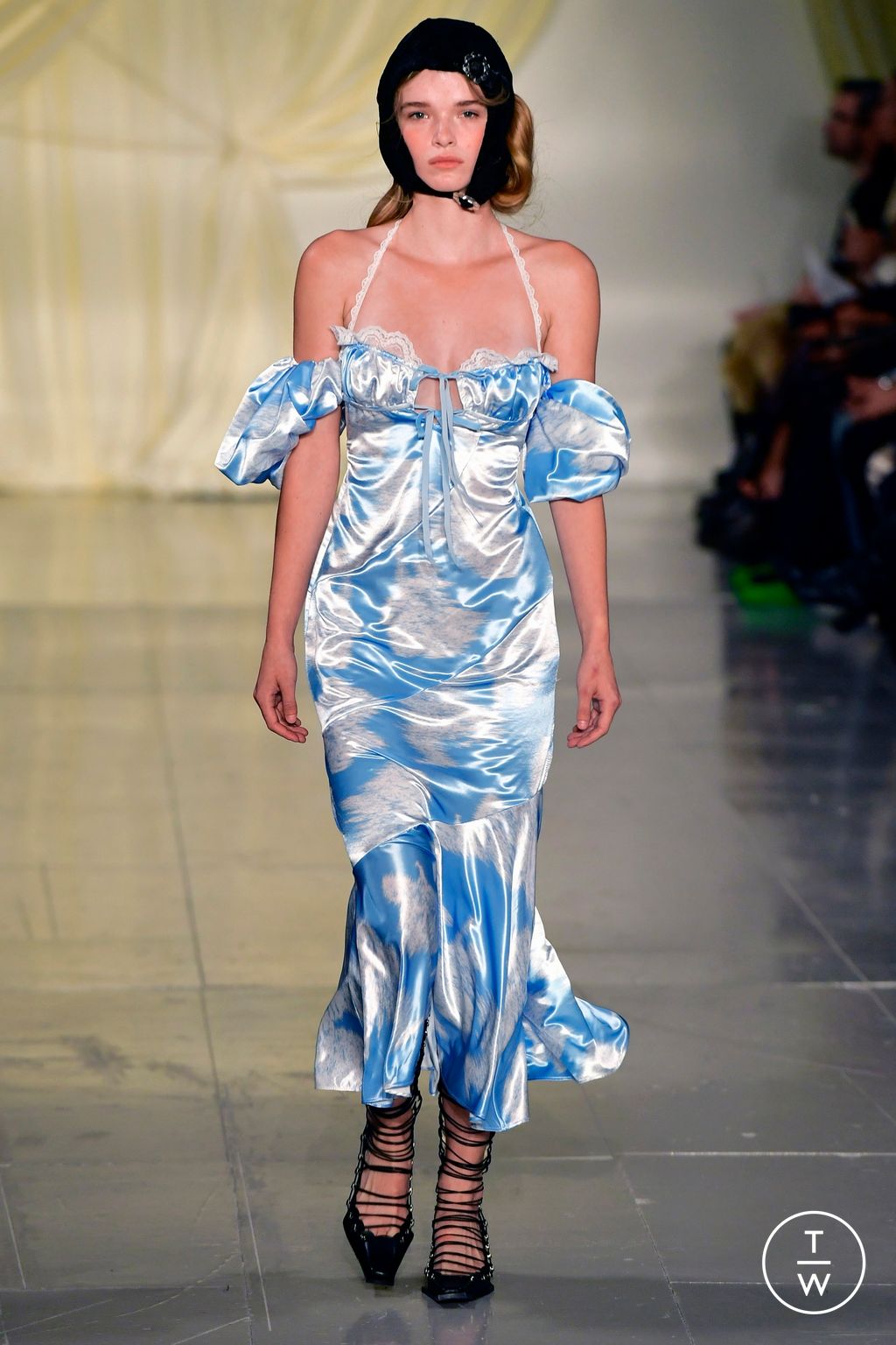 Fashion Week London Spring/Summer 2023 look 27 de la collection Yuhan Wang womenswear
