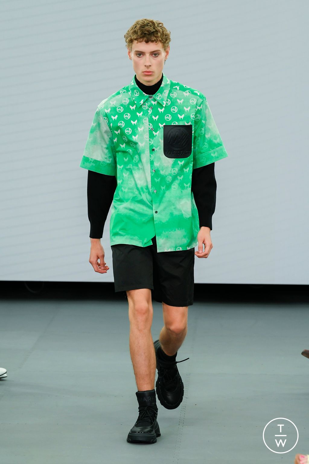 Fashion Week London Spring/Summer 2023 look 52 from the Mark Fast collection womenswear