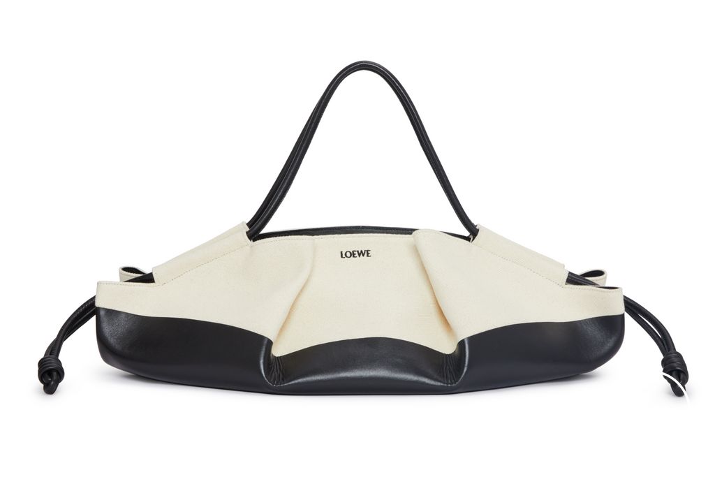 Fashion Week Paris Fall/Winter 2023 look 6 from the Loewe collection womenswear accessories