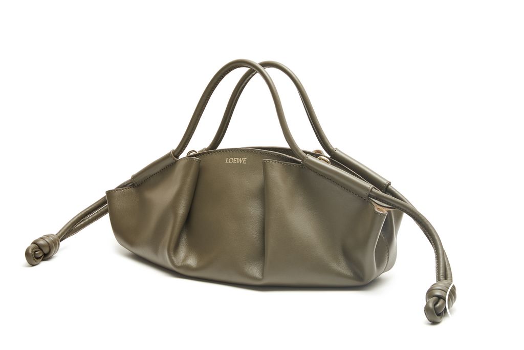 Fashion Week Paris Spring/Summer 2023 look 9 from the Loewe collection womenswear accessories