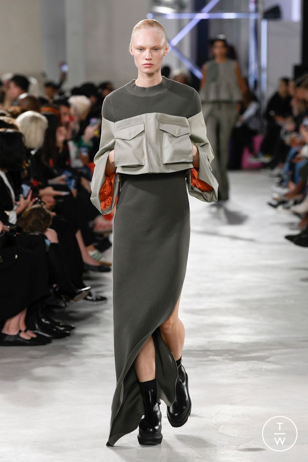 Fashion Week Paris Spring/Summer 2023 look 12 from the Sacai collection 女装
