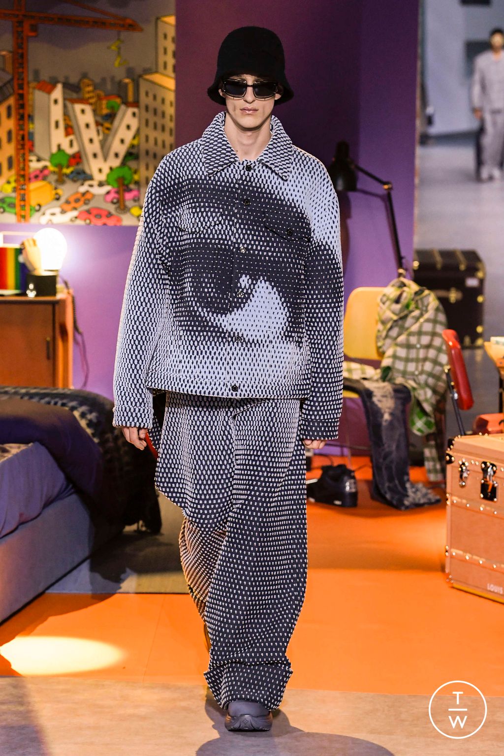 Fashion Week Paris Fall/Winter 2023 look 13 from the Louis Vuitton collection menswear