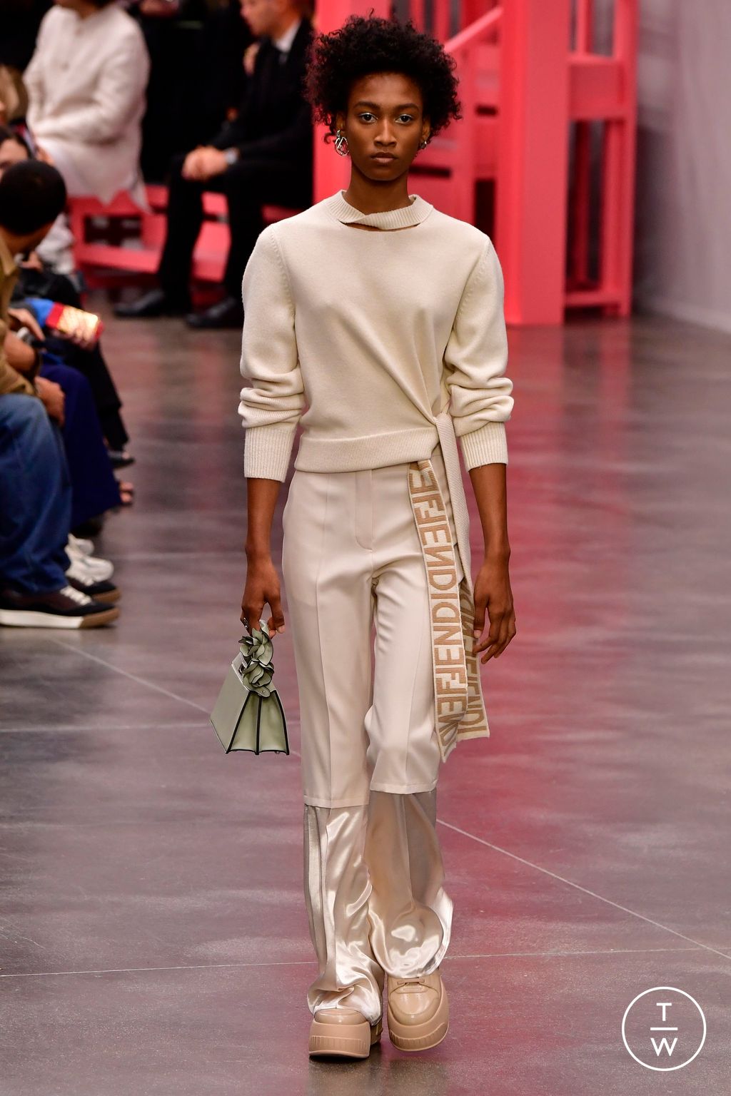 Fashion Week Milan Spring/Summer 2023 look 16 from the Fendi collection 女装