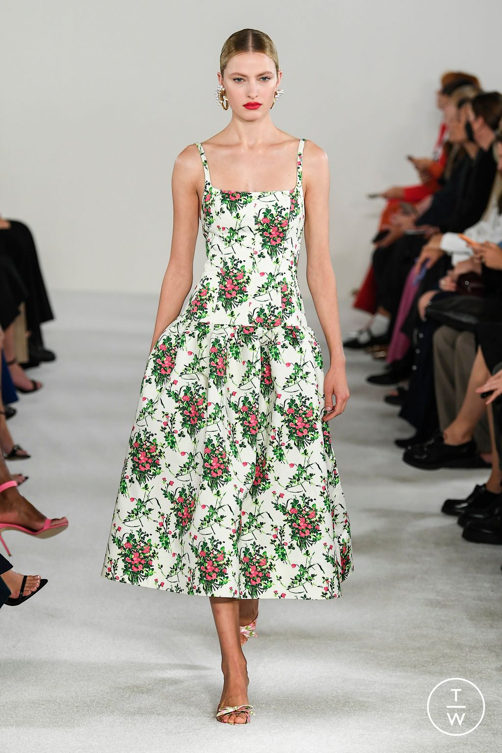 Fashion Week New York Spring/Summer 2023 look 22 from the Carolina Herrera collection 女装