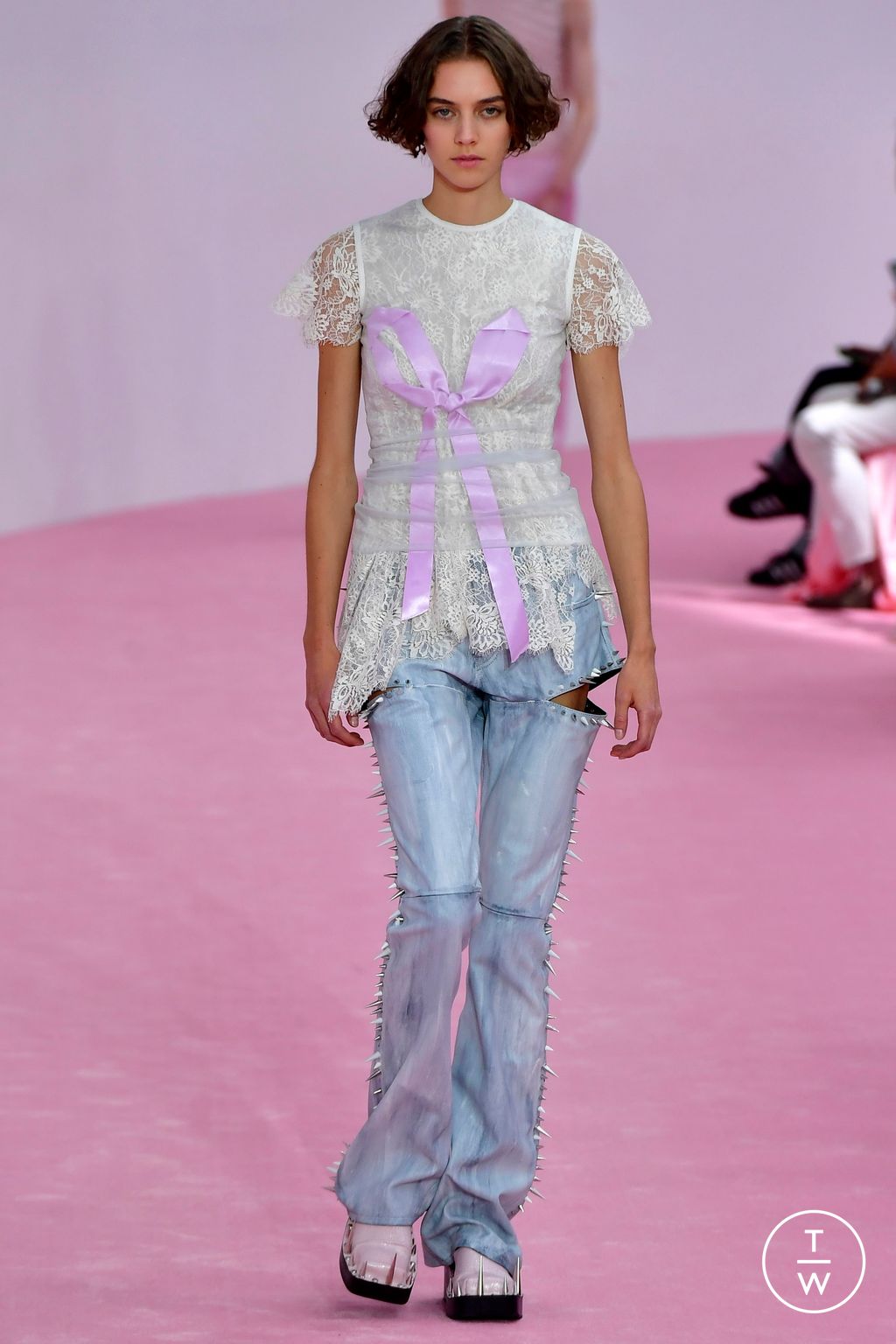 Fashion Week Paris Spring/Summer 2023 look 4 from the Acne Studios collection 女装