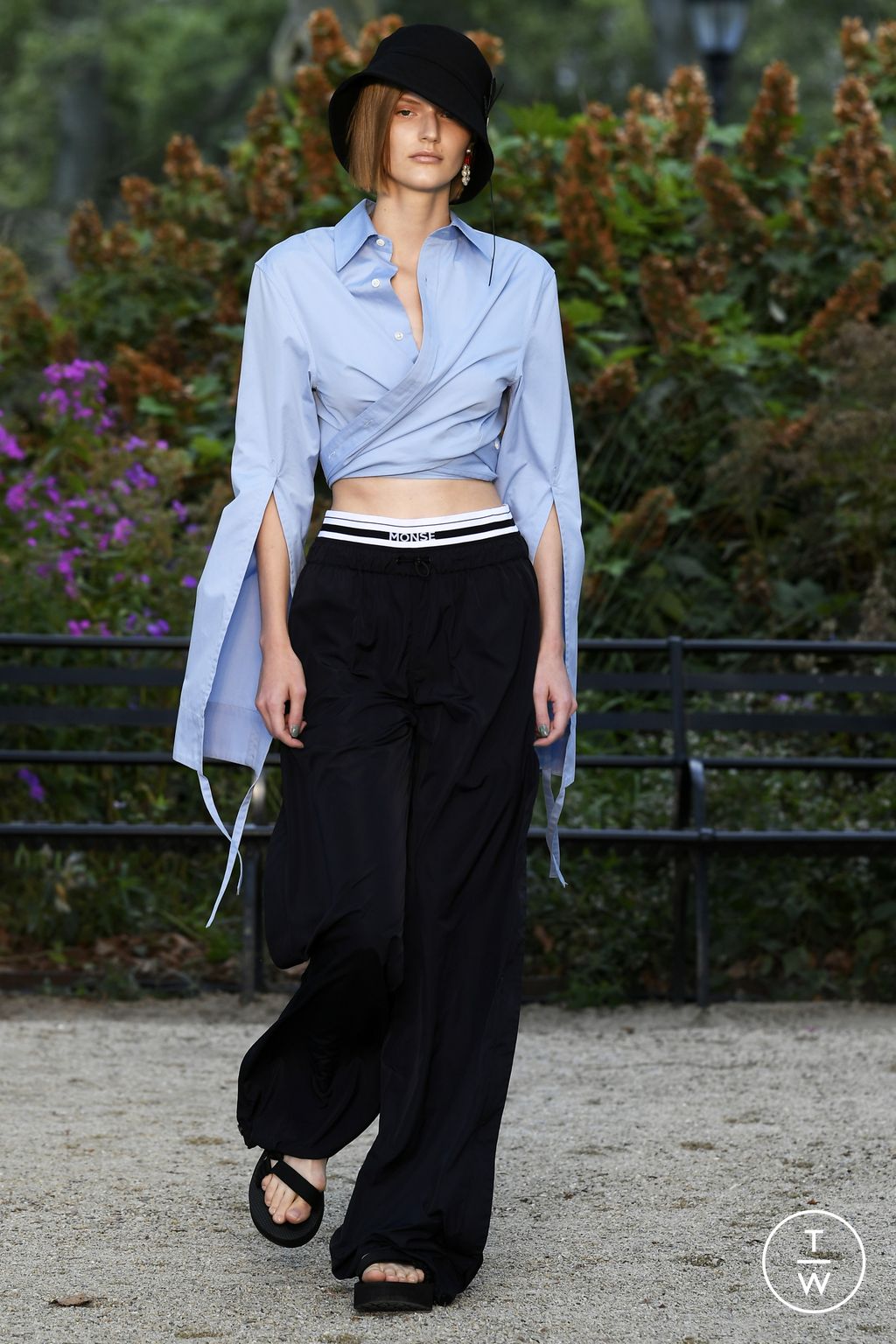 Fashion Week New York Spring/Summer 2023 look 15 from the Monse collection 女装