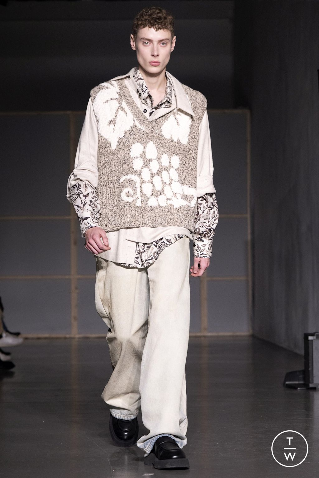 Fashion Week Milan Fall/Winter 2023 look 18 de la collection Federico Cina menswear